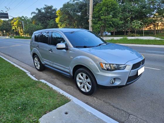MITSUBISHI OUTLANDER 2.4 4X4 16V GASOLINA 4P AUTOMÁTICO